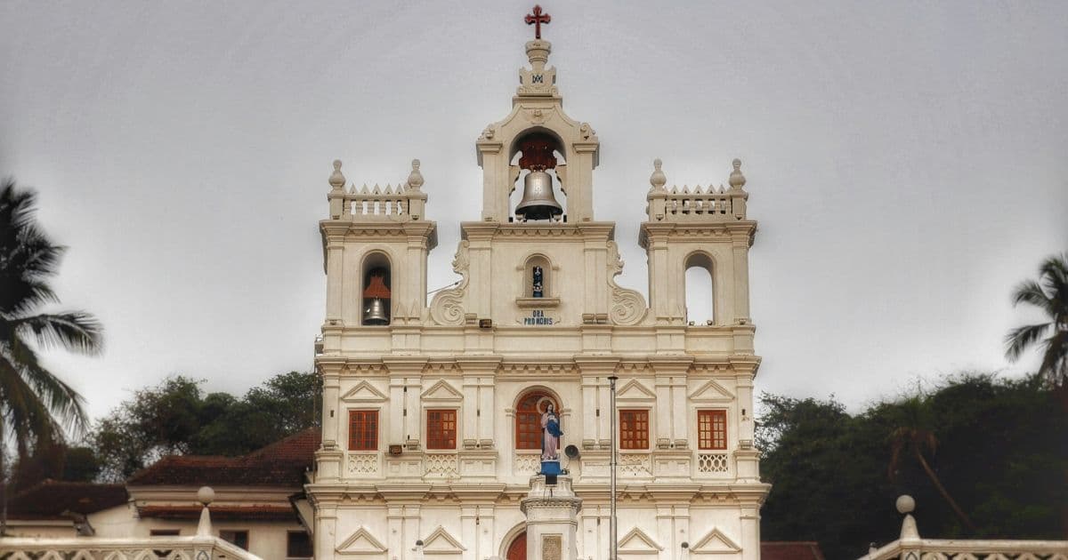 Goa temples and churches showing Hindu and Portuguese cultural heritage.