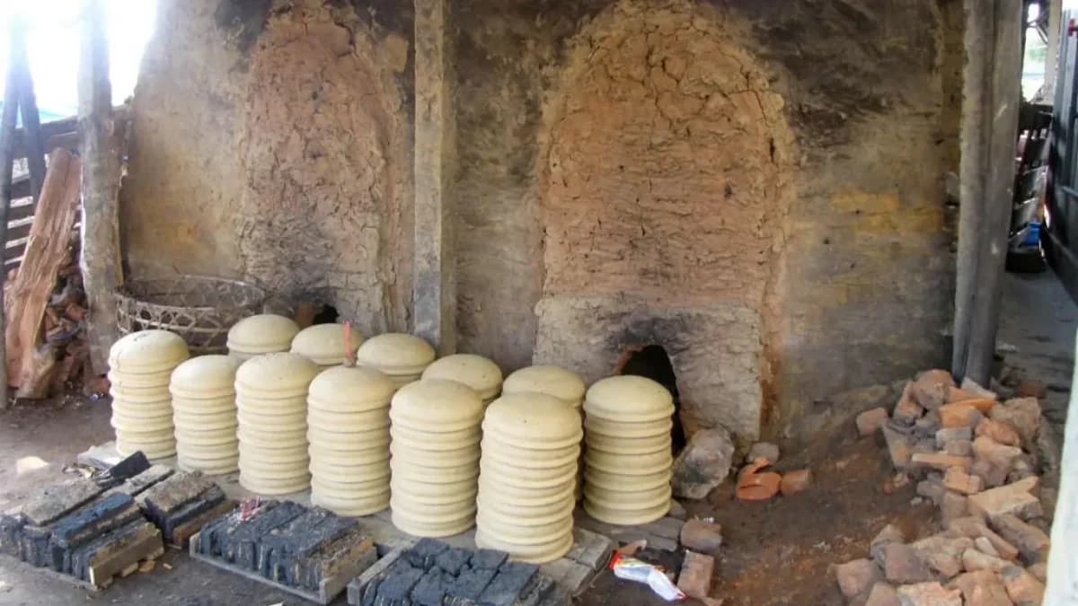 Wood-fired kiln process for pottery with flame and ceramic surfaces.